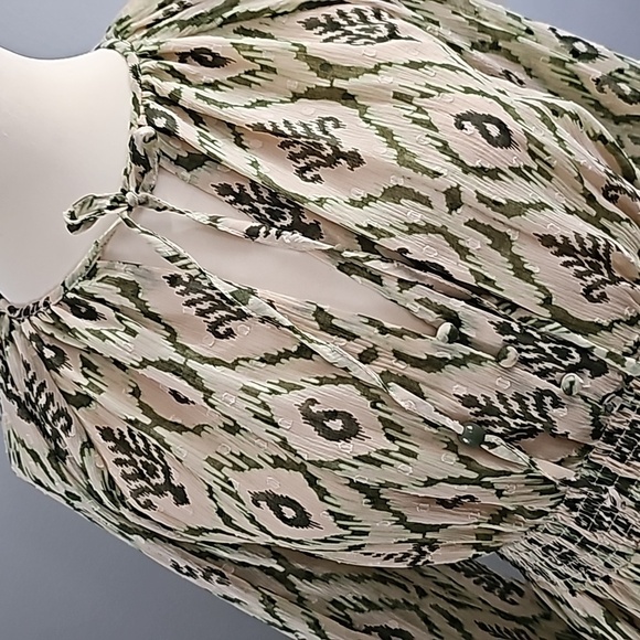 Zara Beautiful Green Design Dress with Elastic Waist & Tie Front - Picture 2 of 7